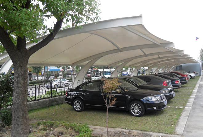 膜結(jié)構(gòu)車棚有哪些特點(diǎn)？